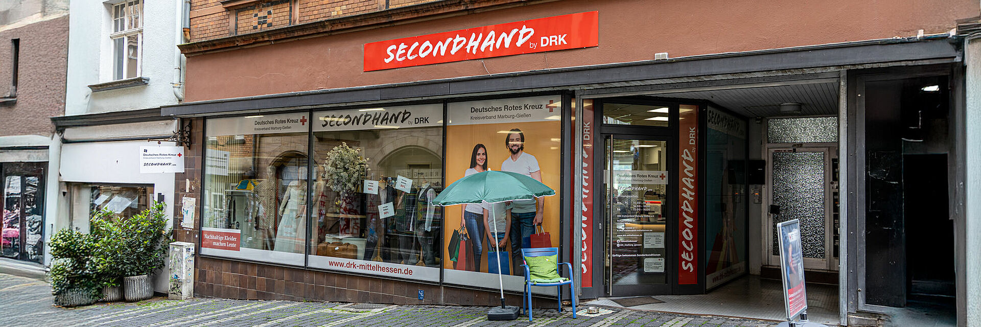 DRK Kleiderladen Marburg – Außenansicht Second-Hand-Laden Außenansicht des DRK Kleiderladens Marburg mit Schaufenster
