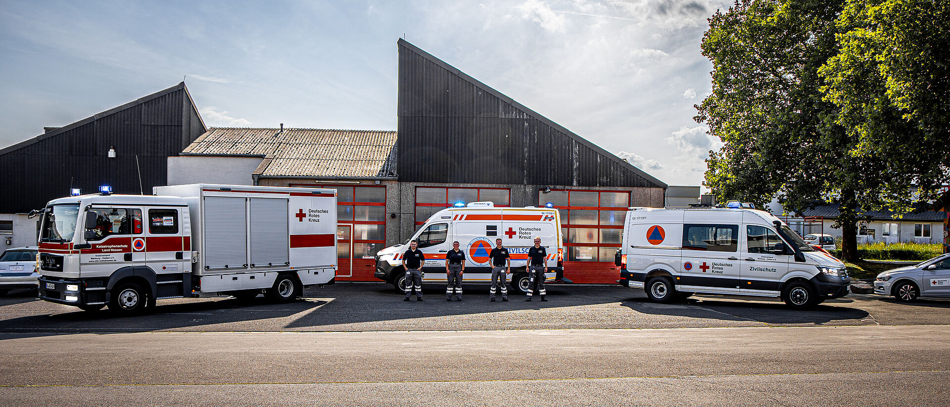 DRK Bereitschaft Staufenberg DRK Bereitschaft Staufenberg vor der Fahrzeughalle