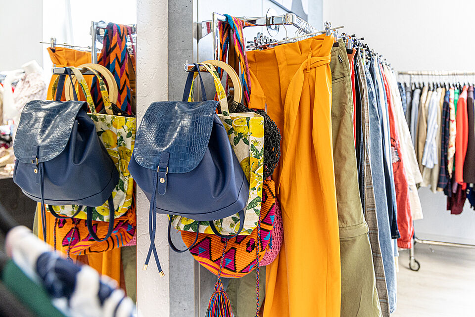 DRK Kleiderladen Marburg – Rucksäcke und Taschen Rucksäcke im DRK Kleiderladen Marburg