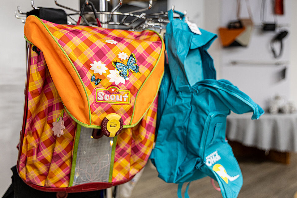 DRK Kleiderladen Stadtallendorf – Schulranzen und Taschen Scout-Schulranzen im DRK Kleiderladen Stadtallendorf
