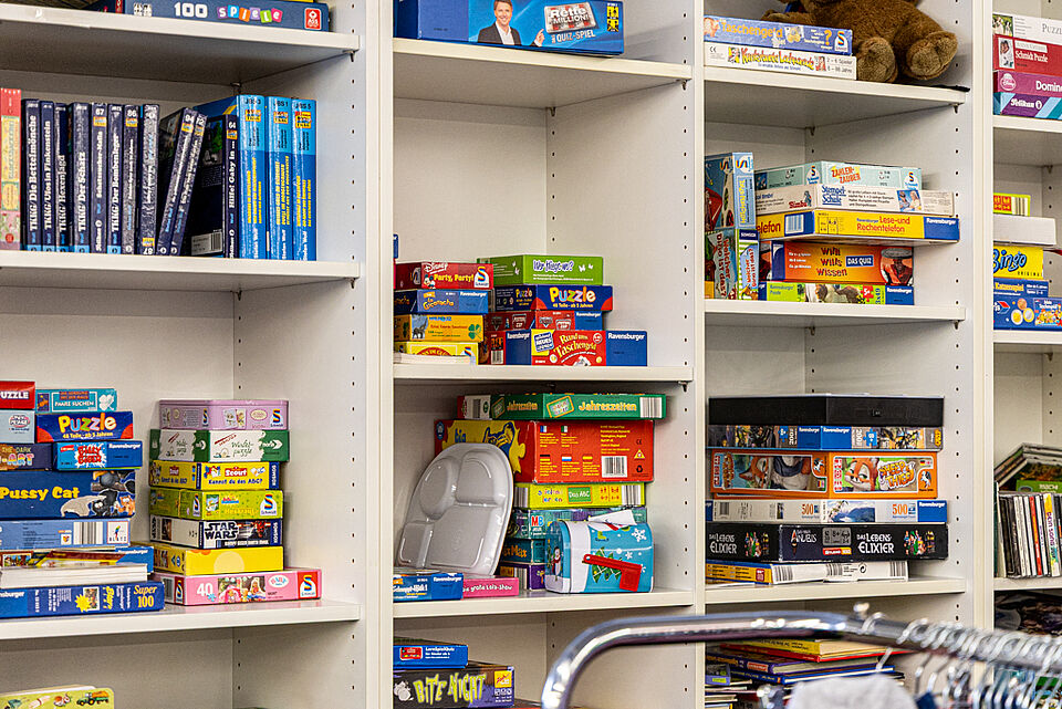 Spiele im DRK Kleiderladen Lollar Spielesammlung im DRK Kleiderladen Lollar