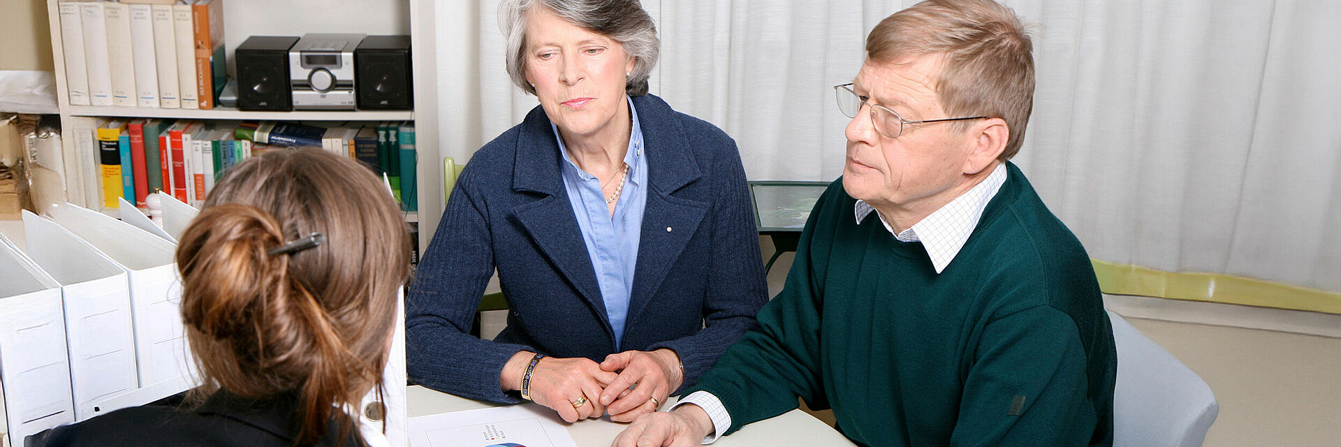 DRK Beratungsbüro Stadtallendorf – Gemeinsam Lösungen finden Paar im Beratungsgespräch beim DRK Stadtallendorf