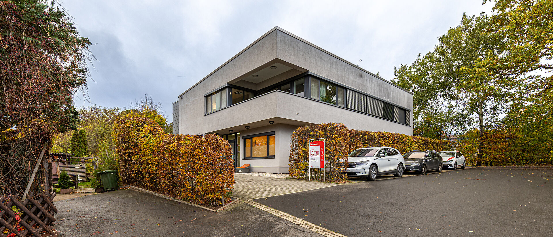 Außenansicht der DRK Ergotherapiepraxis Stadtallendorf Modernes Praxisgebäude der DRK Ergotherapie Stadtallendorf